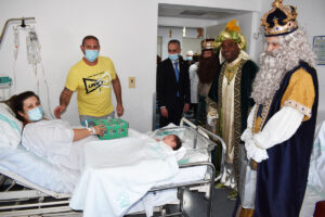 La Ilusión llega al Hospital Santa Bárbara: Reyes Magos Sorprenden con Regalos a Nadia, Paula y Álex