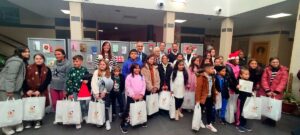 Medio Centenar de Escolares Reciben Premios por sus Creativas Felicitaciones Navideñas