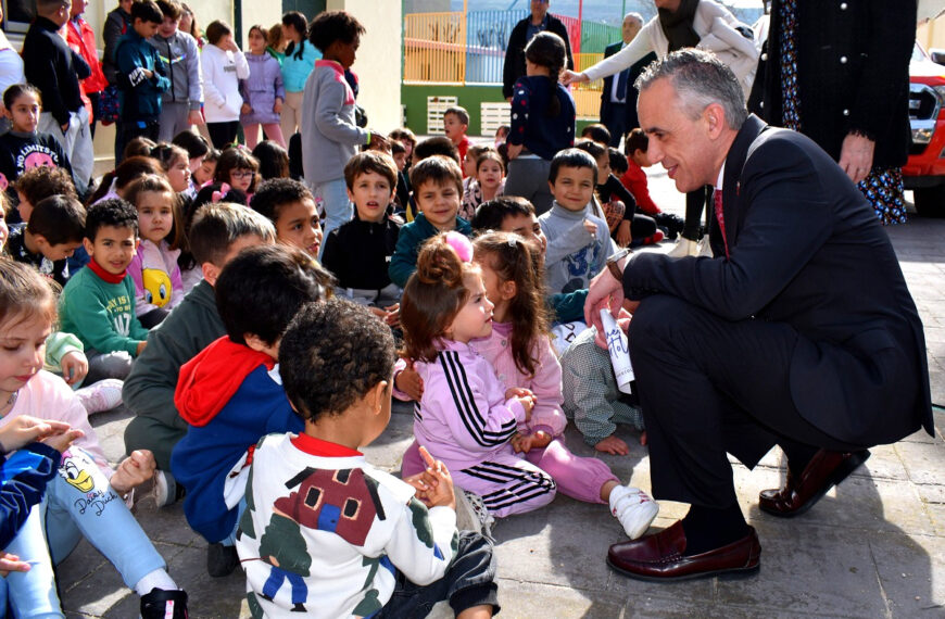 Colaboración solidaria del Colegio Ángel Andrade: Aportan 400 kilos de ayuda a familias necesitadas