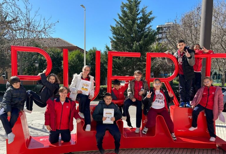 El alumnado de Educación Primaria del Colegio San José de Puertollano sale a la calle para implicar a la ciudad en el desarrollo de su Proyecto de Aprendizaje-Servicio “Comunica-TEA”