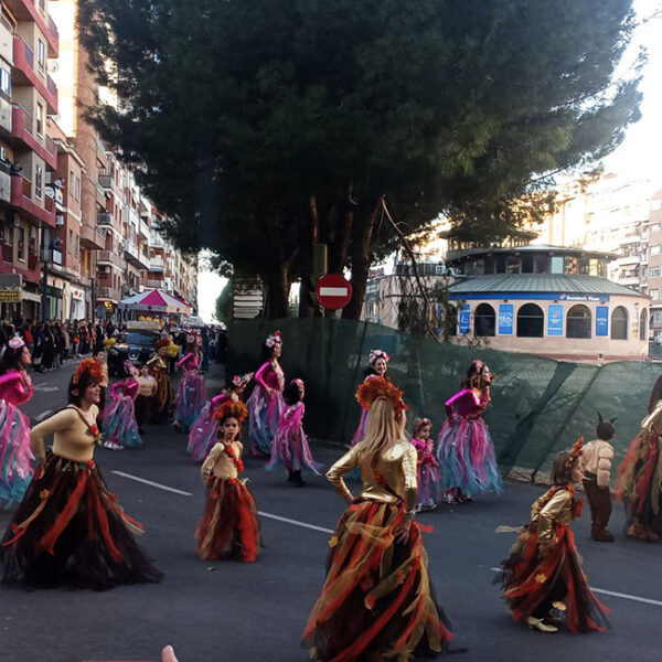 Estudiantes Mantienen Viva la Tradición de Carnaval en Puertollano con Vistoso Desfile Infantil