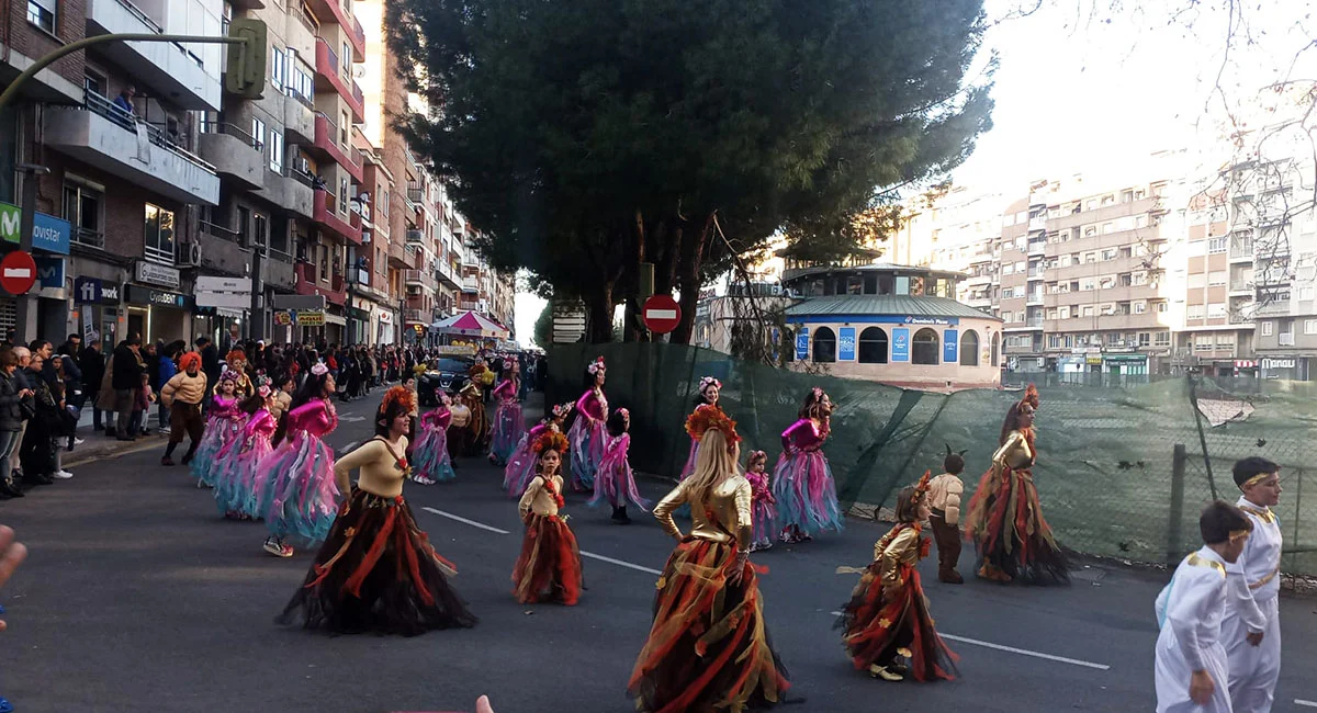 Estudiantes Mantienen Viva la Tradición de Carnaval en Puertollano con Vistoso Desfile Infantil