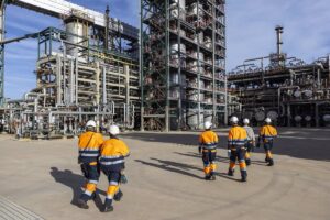 Inicio de la Renovación Masiva de Repsol Puertollano: Inversión de 120 Millones y 2.000 Empleados Diarios a Partir de Marzo