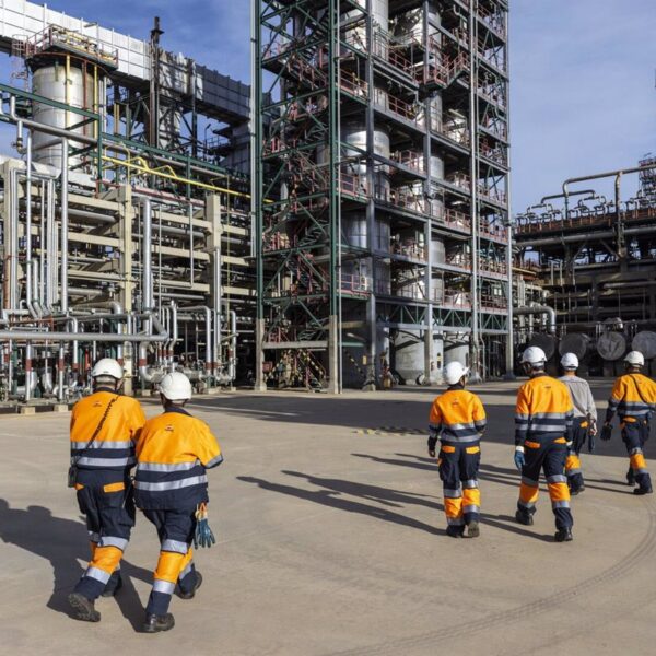 Inicio de la Renovación Masiva de Repsol Puertollano: Inversión de 120 Millones y 2.000 Empleados Diarios a Partir de Marzo