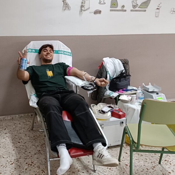 Jornada Solidaria en CIFP Virgen de Gracia: Más de Cien Entre Alumnos y Personal Donan Sangre