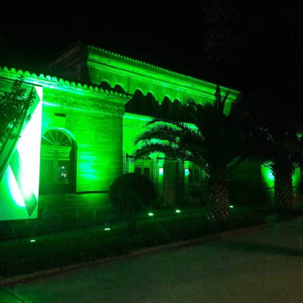 Verde Esperanza Ilumina los Monumentos de Puertollano en la Conmemoración del Día Mundial contra el Cáncer