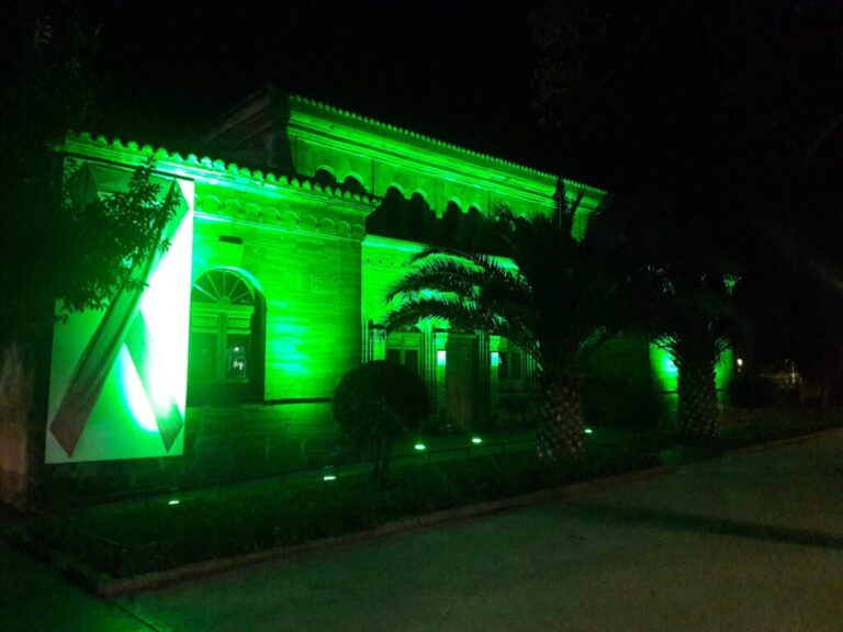 Verde Esperanza Ilumina los Monumentos de Puertollano en la Conmemoración del Día Mundial contra el Cáncer