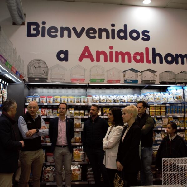 Animal Home inaugura su nueva megatienda de accesorios para mascotas en Puertollano