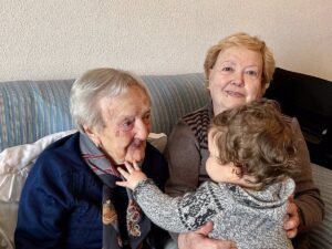 Celebración Centenaria: Dolores Buitrago, el Tesoro de Puertollano, Alcanza los 110 Años con el Calor Familiar en Castilla-La Mancha