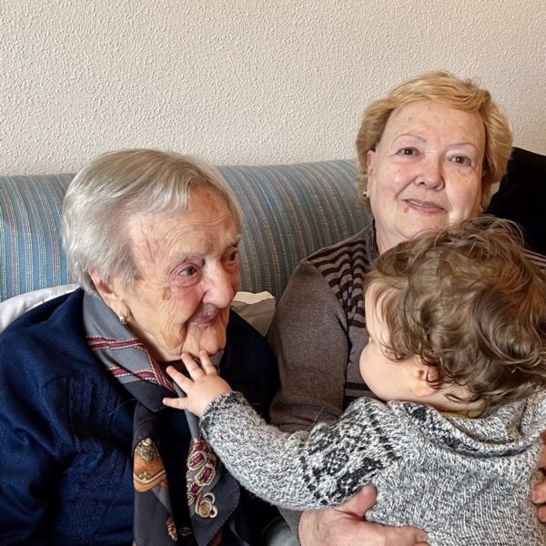Celebración Centenaria: Dolores Buitrago, el Tesoro de Puertollano, Alcanza los 110 Años con el Calor Familiar en Castilla-La Mancha