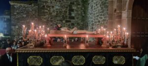 El Cielo Despejado Favorece la Procesión del Santo Entierro