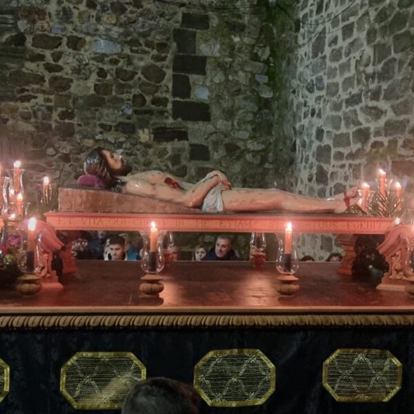 El Cielo Despejado Favorece la Procesión del Santo Entierro