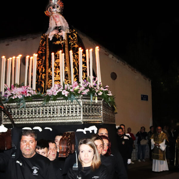 La Procesión de Nuestra Señora del Mayor Dolor Inaugura la Semana Santa en la Emotiva Noche del Viernes de Dolores