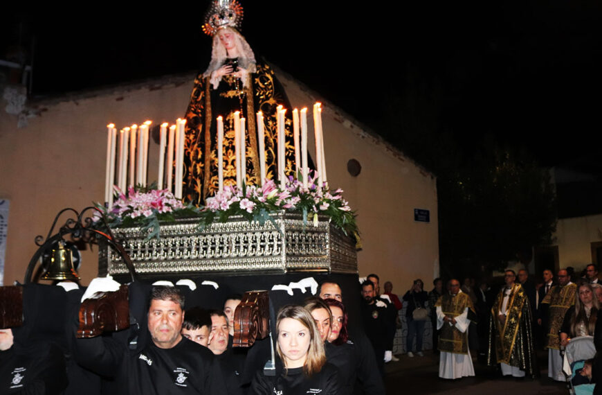 La Procesión de Nuestra Señora del Mayor Dolor Inaugura la Semana Santa en la Emotiva Noche del Viernes de Dolores