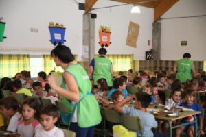 Más de 4.000 estudiantes en Castilla-La Mancha disfrutarán de los comedores escolares abiertos durante la Semana Santa.