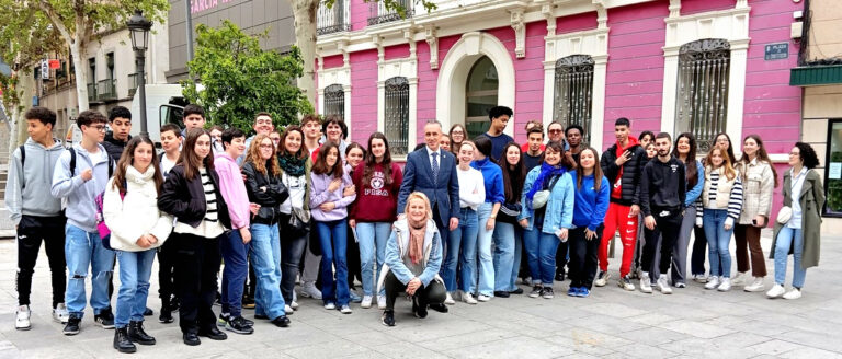 Encuentro Intercultural: El Dr. Miguel Ángel Ruiz Preside la Bienvenida a los Estudiantes Parisinos en el IES Fray Andrés