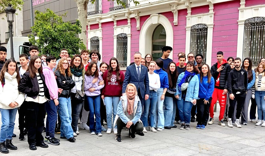 Encuentro Intercultural: El Dr. Miguel Ángel Ruiz Preside la Bienvenida a los Estudiantes Parisinos en el IES Fray Andrés