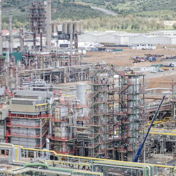 Inversión de 120 millones de euros marca el punto medio en la renovación del Complejo Industrial