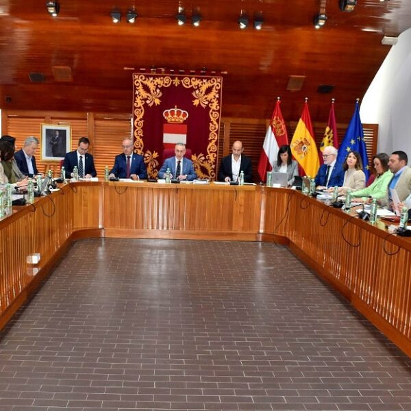 Ordenanza actualizada del servicio de taxi enfocada en elevar la calidad y llenar las 10 licencias vacantes