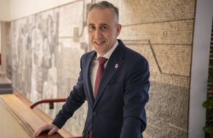 PSOE e IU Exigen al Alcalde de Puertollano Explicaciones Sobre la Supuesta Filtración en Oposiciones