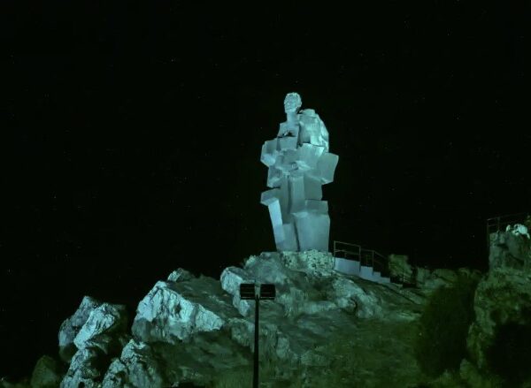 Puertollano se Viste de Azul en Apoyo al Día Mundial del Autismo: Monumentos Emblemáticos Resplandecen por la Concienciación