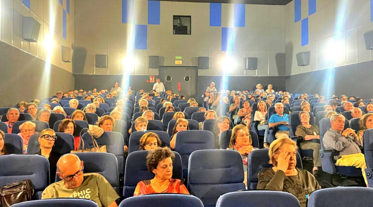 Cierre Exitoso de los ‘Lunes Violeta’ con Gran Acogida en la Última Función del Ciclo de Cine