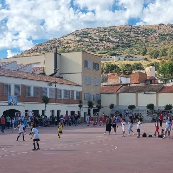 Éxito Rotundo: El Colegio Salesiano Recibe a 2000 Visitantes en su Jornada de Puertas Abiertas
