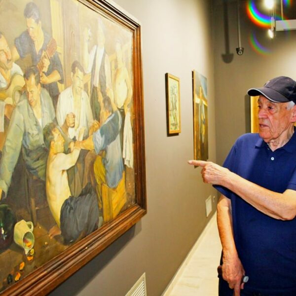 Homenaje permanente: Una placa conmemorativa celebra la trayectoria del pintor Manuel Prior