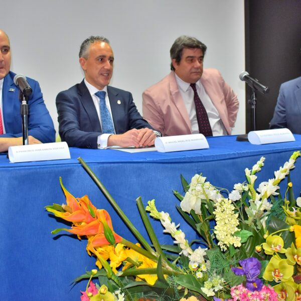 Inicio de una Nueva Etapa: El Alcalde de Puertollano Recibe a los Residentes Sanitarios en el Hospital Local