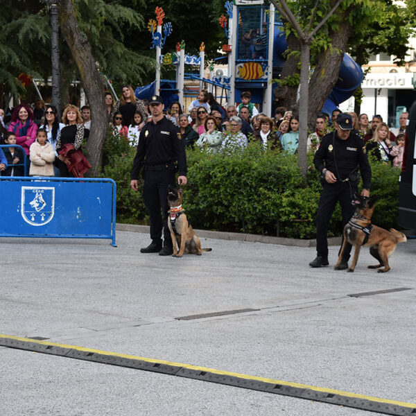 La Policía Nacional Celebra el Día del Santo Voto con una Exhibición de Adiestramiento de Guías Caninos