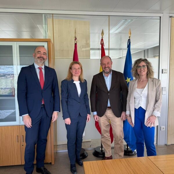 Sescam Se Compromete a Reforzar la Seguridad con Más Vigilantes y Equipos Dobles en PAC Según CSIF