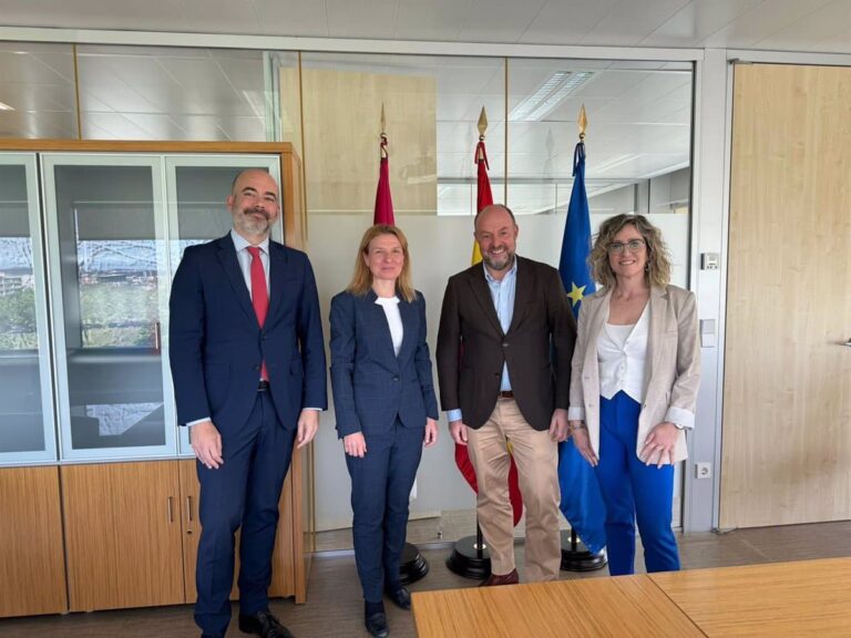 Sescam Se Compromete a Reforzar la Seguridad con Más Vigilantes y Equipos Dobles en PAC Según CSIF