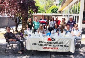 Solidaridad en Puertollano: Apoyo Colectivo en el Día Internacional de la Esclerosis Múltiple