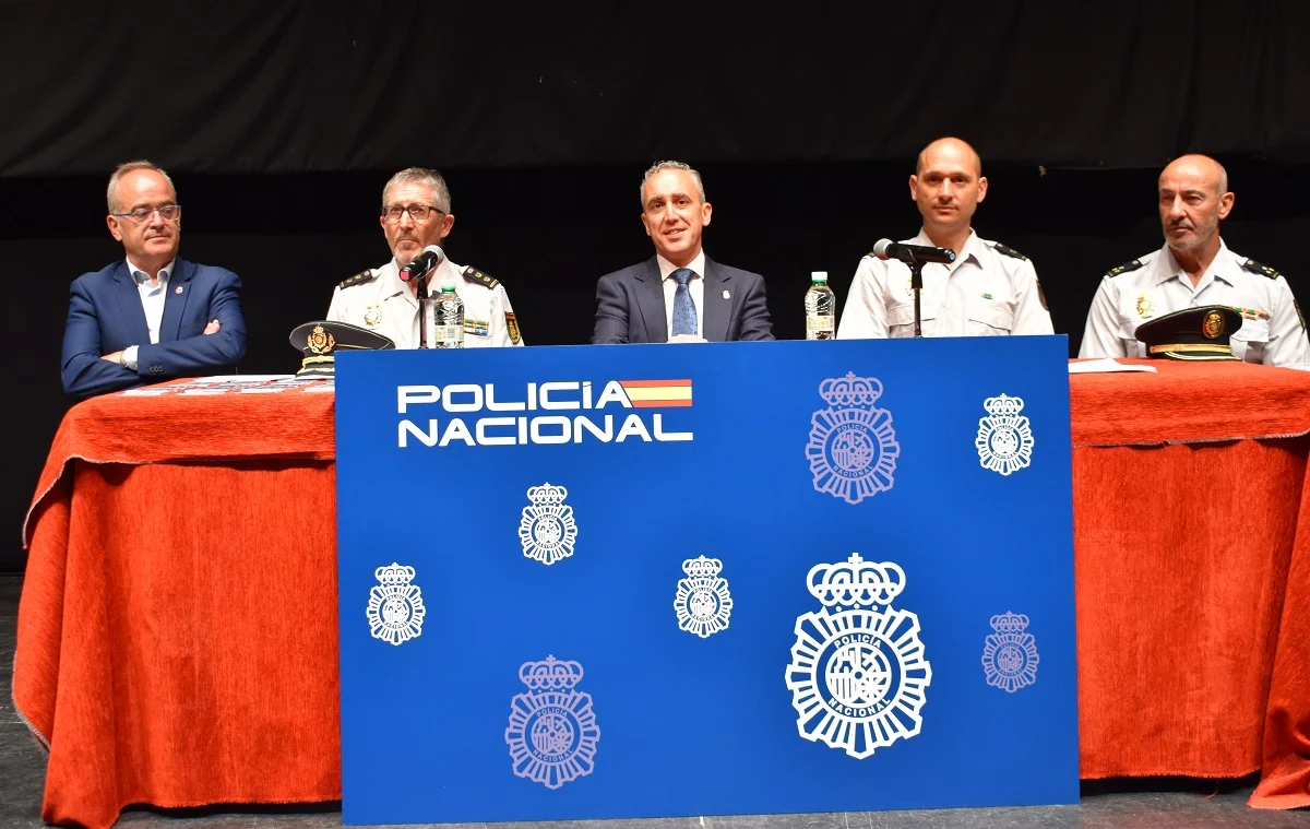 Cerca de 500 Escolares se Gradúan como Ciberexpertos de la Mano de la Policía Nacional