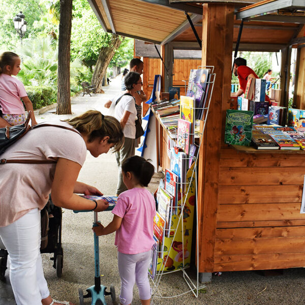 El Encuentro Literario Anual: La Gran Apertura de la Feria del Libro Une a Lectores y Autores