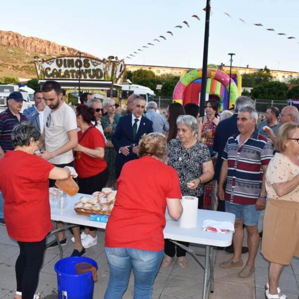 Fiestas de San Juan en la Barriada Fraternidad: Verbena, Espuma, Hoguera y Devoción