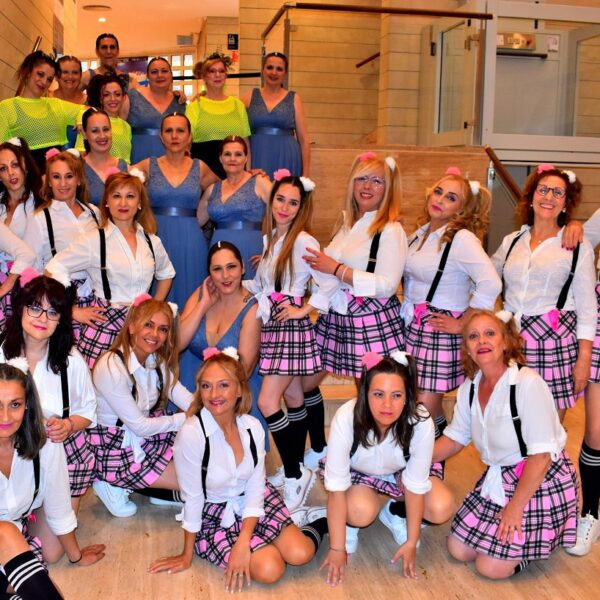 Fin de Curso Festivo: 250 Estudiantes de Educación de Adultos Celebran con Música y Baile