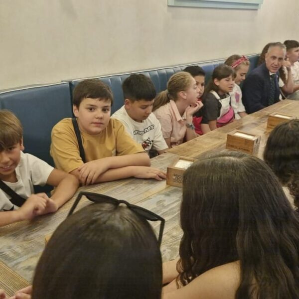 Iniciativas Juveniles Presentadas al Alcalde en la Ceremonia de Clausura del Consejo Local de Participación Infantil y Adolescencia