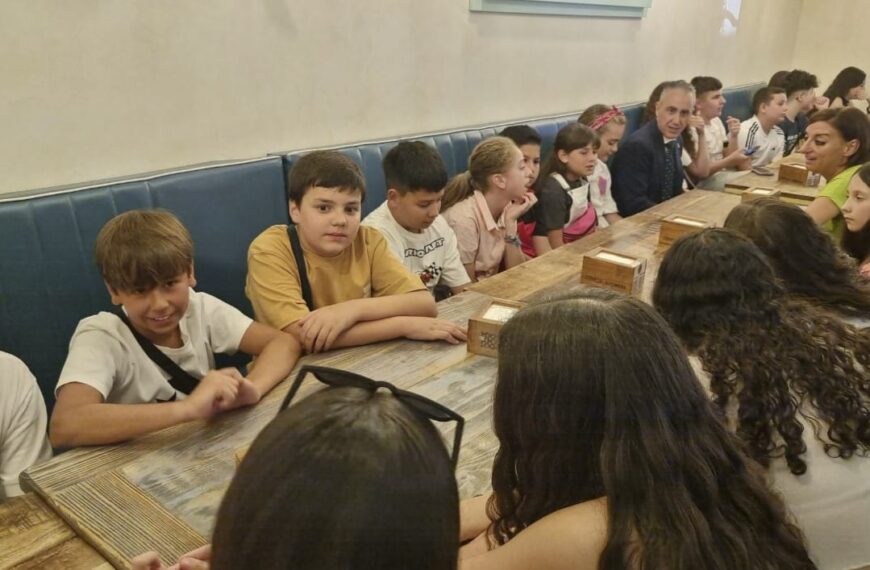 Iniciativas Juveniles Presentadas al Alcalde en la Ceremonia de Clausura del Consejo Local de Participación Infantil y Adolescencia