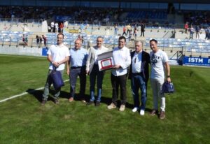 Los Veteranos de Barça y Athletic de Bilbao Protagonizan una Jornada Festiva de Fútbol en el Cerrú