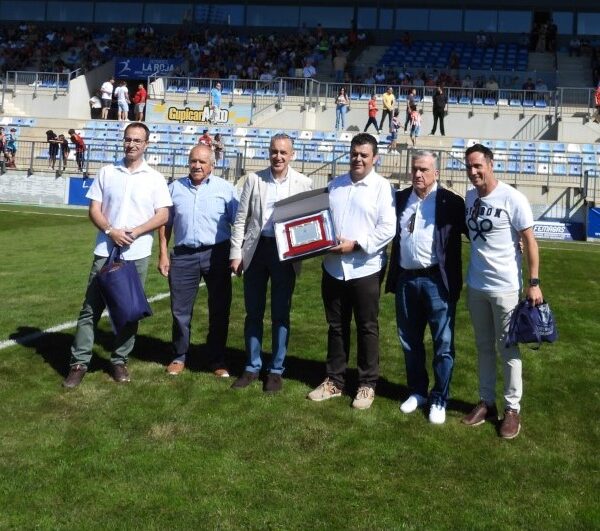 Los Veteranos de Barça y Athletic de Bilbao Protagonizan una Jornada Festiva de Fútbol en el Cerrú