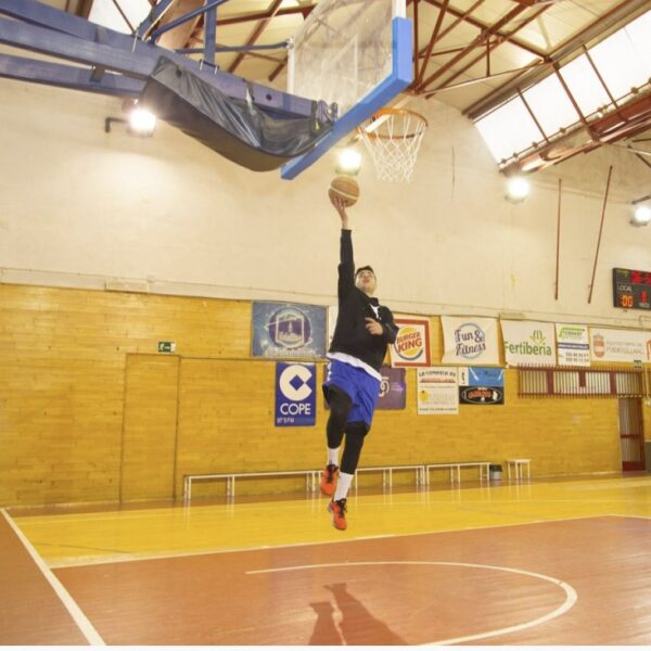 Renovación a la Vista: El Pabellón Luis Casimiro Estrenará Pista Moderna Gracias al Ayuntamiento