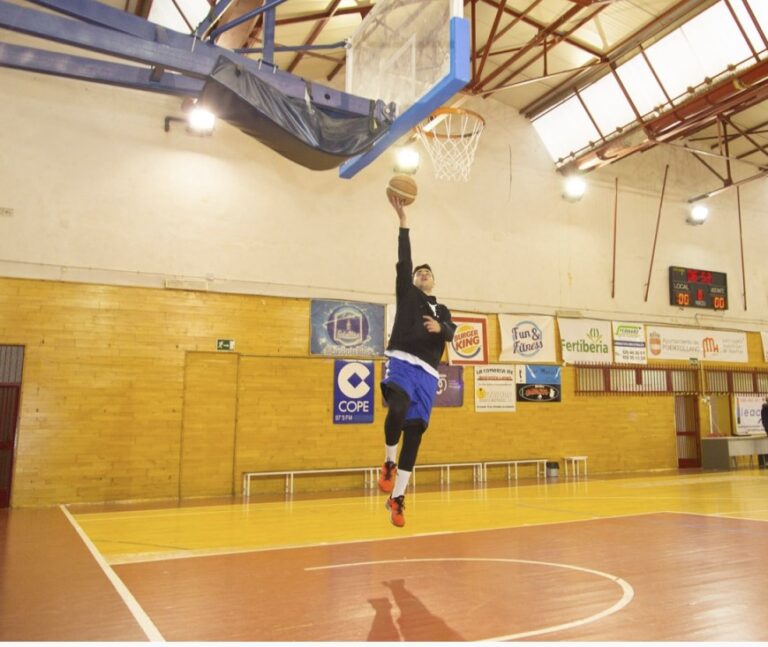 Renovación a la Vista: El Pabellón Luis Casimiro Estrenará Pista Moderna Gracias al Ayuntamiento