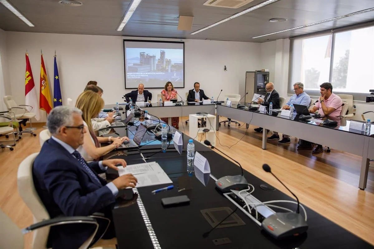 Observatorio de Promoción Industrial de Castilla-La Mancha Crea Grupos de Trabajo para la Reindustrialización y Gestionar Talentos