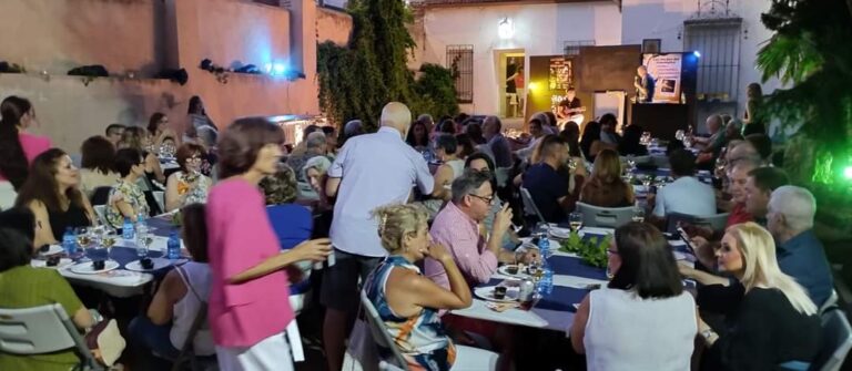 Velas y Viñedos: Noches Manchegas al Ritmo de Dani Pablos con Tapas y Vinos en el Etnológico