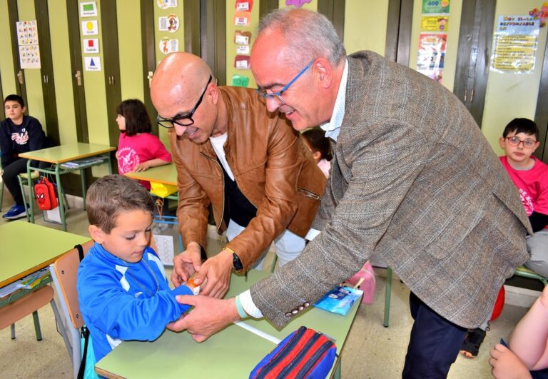 Distribución de Pulseras de Identificación para Niños en las Fiestas Patronales por Protección Civil
