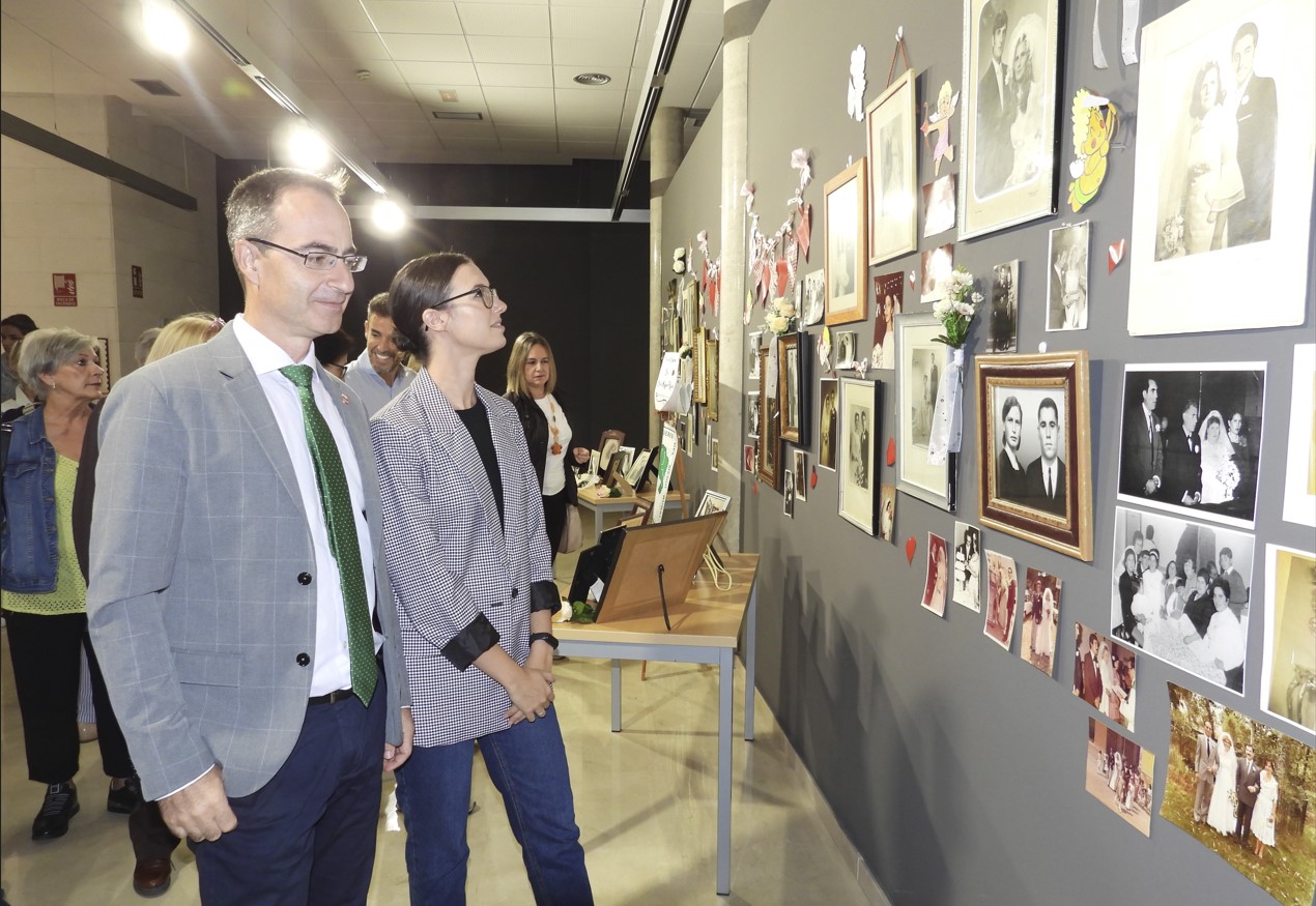 AFAMMER Presenta una Exposición Fotográfica que Celebra la Historia de los Enlaces Matrimoniales