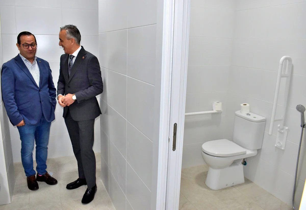Inclusión y accesibilidad mejoradas en la lucha contra el cáncer: La asociación inaugura aseos adaptados para personas ostomizadas