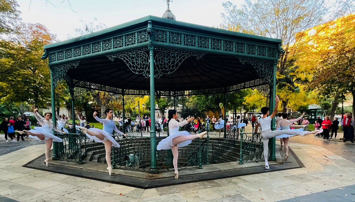 Monumentos de Puertollano Cobran Vida con la Envolvente Magia de la Danza
