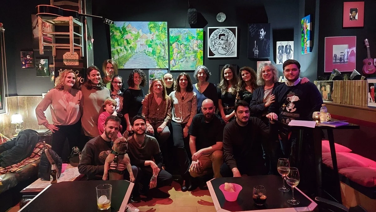 Susana Iglesias inaugura su muestra artística ‘Camino de la Vida’ en el emblemático café Macondo